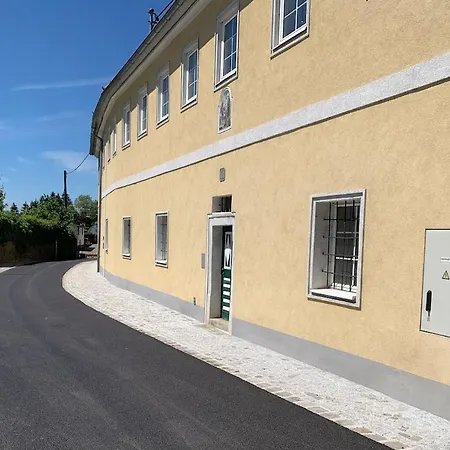 Apartman Yellow House - 5 *
