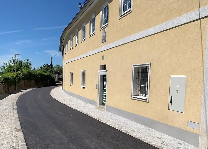 Apartman Yellow House - 5 *